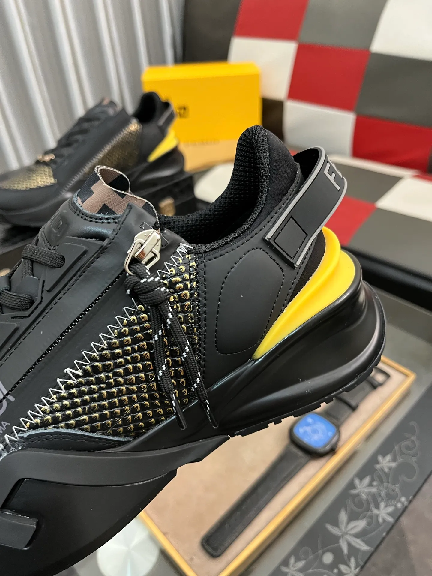 Men's Men's Shoes💰540⌚️⌚️【FENDI】FENDI high-tops are classic and comfortable for men. This complex sneaker is made of soft calfskin➕genuine leather lining➕original ultra-light rubber material with rough outsole. This unique and thin style is suitable for the casual and refined sensibility of this season. It is comfortable and natural on the feet. It is an everyday style for casual travel in autumn and winter! 38−444️⃣colors available